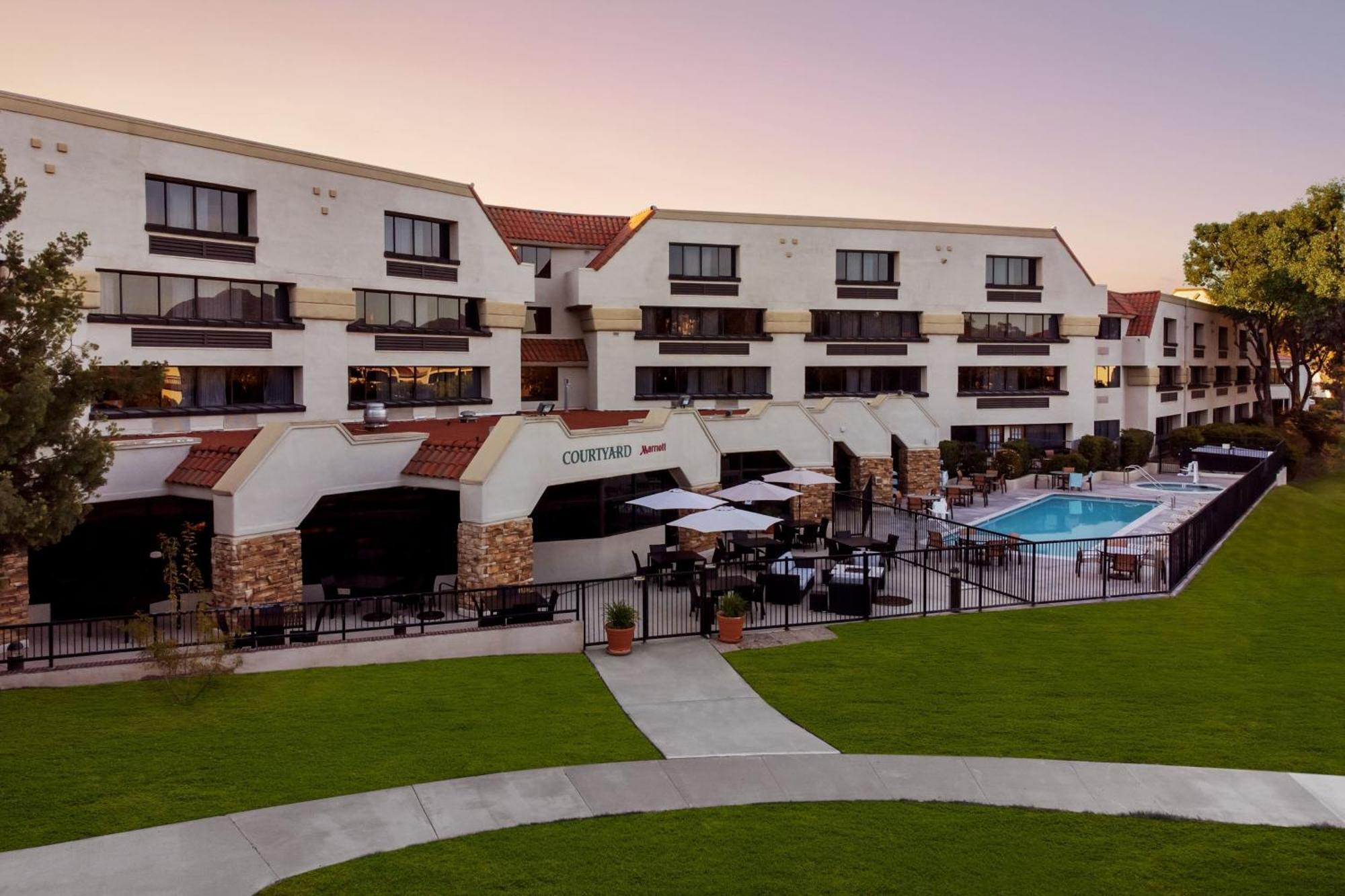 Courtyard By Marriott San Diego Rancho Bernardo Hotel Exterior photo