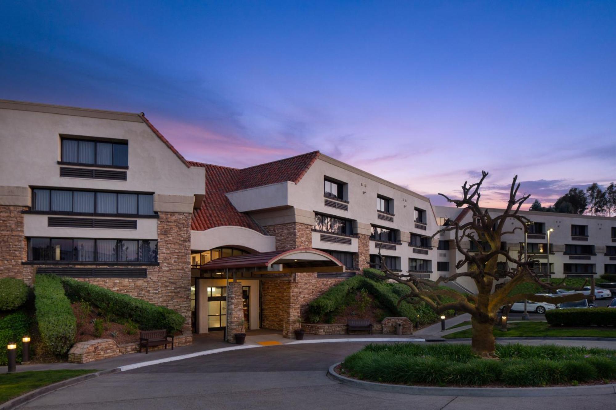 Courtyard By Marriott San Diego Rancho Bernardo Hotel Exterior photo